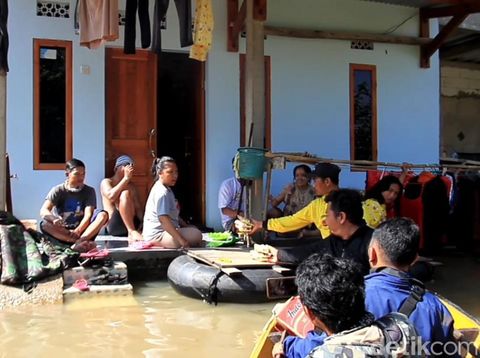 Tak Mudah Salurkan Bantuan Bagi Korban Banjir Dayeuhkolot, Ini Rintangannya