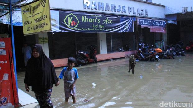 Banjir Kabupaten Bandung, Toko dan Pasar Tradisional Tutup