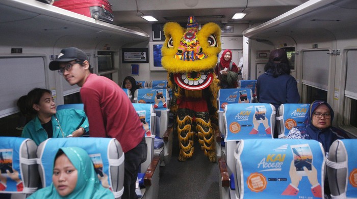 PT Kereta Api Indonesia (Persero) Daop 1 Jakarta mengadakan pertunjukkan Barongsai. Hal itu dalam rangka memeriahkan perayaan Tahun Baru Imlek 2571/2020.