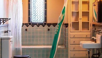 Untuk itu ia melakukan banyak riset agar karyanya terlihat seakurat mungkin dengan periode sejarahnya. Foto: Chris Toledo/Bored Panda