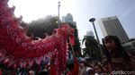 Naga Merah Meliuk-liuk di Bunderan HI
