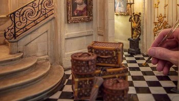 Saat masih anak-anak, ia menggunakan kit yang tersedia di toko untuk membangun dunia miniaturnya. Foto: Chris Toledo/Bored Panda