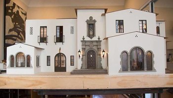 Siapa sangka jika kamar mandi tersebut hanya bagian dari bangunan miniatur yang super realistis ini. Foto: Chris Toledo/Bored Panda