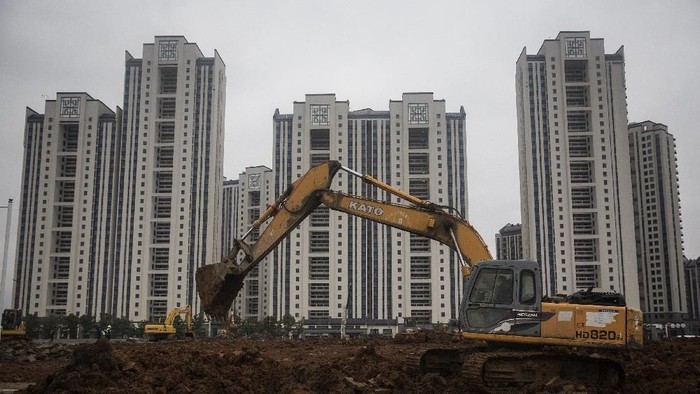 Pembangunan rumah sakit untuk pasien virus corona jenis baru di Wuhan, China, terus dikebut. Rumah sakit itu ditargetkan selesai dibangun 5 Februari mendatang.