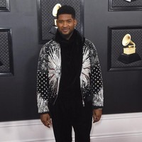 Usher pernah mengunggah foto ketika dia berada di sauna pada 2016. Dalam foto tersebut, sang penyanyi melakukan selfie dengan kamera berada di atas kepalanya. Tak mengenakan busana sehelai pun, aset Usher pun terlihat jelas oleh netizen. Foto: Jordan Strauss/Invision/AP