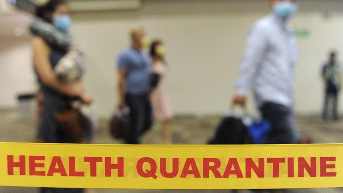 Wabah virus corona telah memakan 80 orang korban tewas. Indonesia mengantisipasi masuknya virus corona dengan pemeriksaan penumpang di sejumlah bandara.