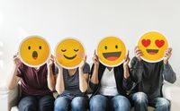 Cara orang Asia dan orang Barat mengungkapkan ekspresi bisa dilihat dari perbedaan emotikon.