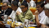 Rapat yang dipimpin oleh Wakil Ketua Komisi VII DPR Alex Noerdin itu juga membahas kesiapan pemerintah dalam pengembangan energi nuklir, strategi penyediaan energi listrik 4200 MW untuk 52 smelter pada tahun 2022, dan lain -lain.