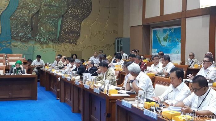 Subsidi Elpiji 3 Kg Akan Dicabut Menteri ESDM Arifin Tasrif rapat kerja di Komisi VII DPR