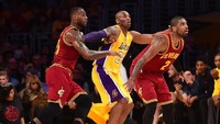  Bryant sudah bergabung dengan Lakers sejak usai 18 tahun pada musim 1996-1997. Harry How/Getty Images.