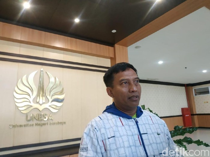Sebanyak 12 mahasiswa Unesa yang mengambil beasiswa di Central China Normal University (CCNU), Wuhan, China, saat ini dalam kondisi aman meski virus corona tengah mengancam.
