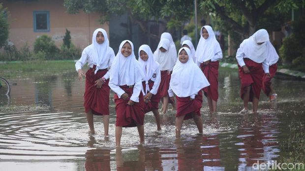 Pelajar SDN Banjarasri tetap ikuti proses belajar mengajar/ 