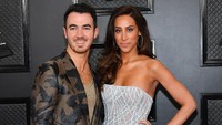 Kevin Jonas juga turut mengajak sang istri, Danielle Jonas. Amy Sussman/Getty Images