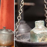 Untuk menghidupkan suasana asrama Hogwarts dalam film Harry Potter, hotel ini juga menyediakan barang-barang antik dan unik seperti yang ada di dalam gambar ini. Apakah kamu tertarik untuk berkunjung ke hotel unik ini? Foto: dok. georgianhousehotel