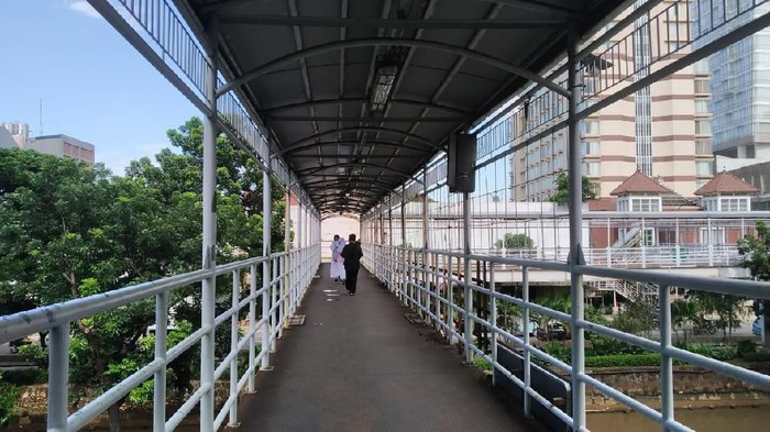 Halte Olimo, lokasi wanita disilet