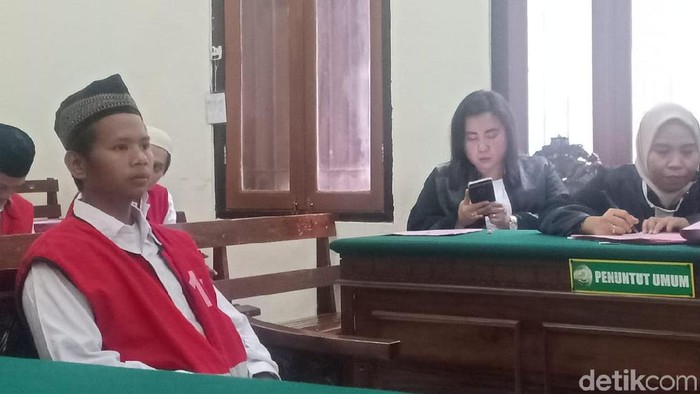 pedagang siomay divonis 5 tahun cabuli bocah