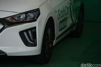 Grab Punya Target Operasikan 500 Taksi Listrik Tahun Ini