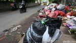 Jorok, Sampah Menumpuk di Pinggir Jalan Cikunir Bekasi