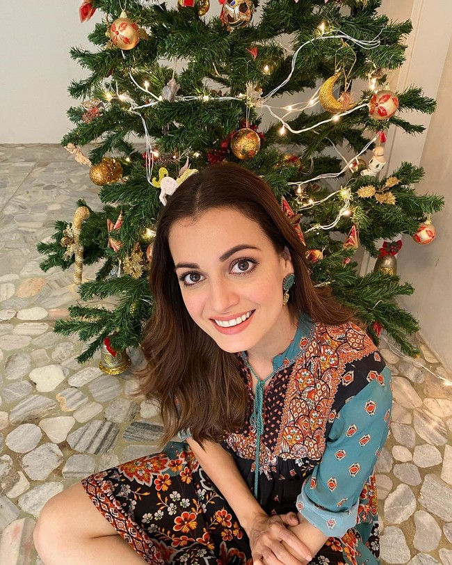 Ketika saya masih muda, kembali ke rumah di Hyderabad bahkan saya menghadapi penguntit. Saya berhadapan dengannya dan menanyakan namanya. Saat itu, bocah itu tidak menjawab, kata Dia Mirza seperti dikutip dari IANS. Foto: Instagram @diamirzaofficial