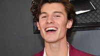 Namun Shawn hanya melepaskan tawa dan senyum kepada awak media. Amy Sussman/Getty Images
