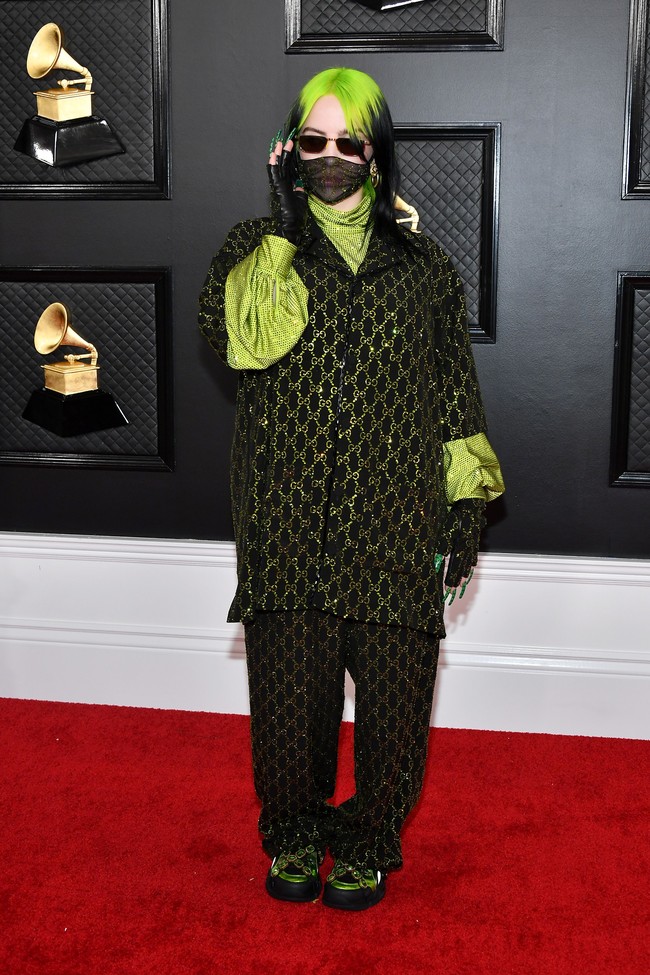 Eksis di musim penghargaan tahun ini, Billie kerap muncul dengan busana yang didesain khusus oleh label ternama sesuai dengan karakter gayanya yang edgy. Sebelumnya di Grammy Awards 2020, busana Gucci jadi andalan. Lalu Chanel untuk Academy Awards 2020. (Foto: Amy Sussman/Getty Images)