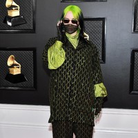 Eksis di musim penghargaan tahun ini, Billie kerap muncul dengan busana yang didesain khusus oleh label ternama sesuai dengan karakter gayanya yang edgy. Sebelumnya di Grammy Awards 2020, busana Gucci jadi andalan. Lalu Chanel untuk Academy Awards 2020. (Foto: Amy Sussman/Getty Images)
