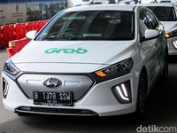 Menikmati Mobil Listrik Grab Hyundai Ioniq