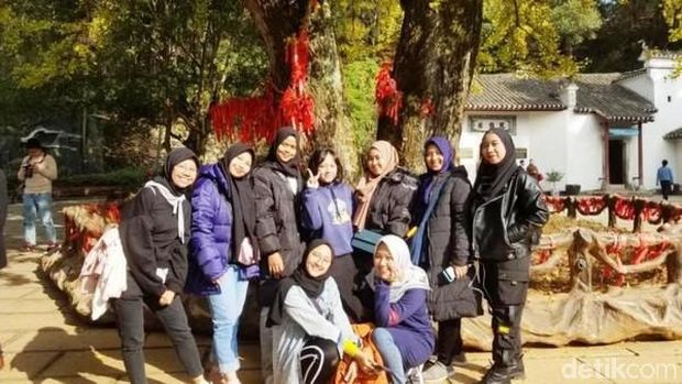 Belasan mahasiswi Unesa di Wuhan/
