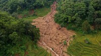 Banjir bandang tersebut terjadi akibat intensitas hujan yang tinggi di wilayah Sumedang pada Minggu (26/1).