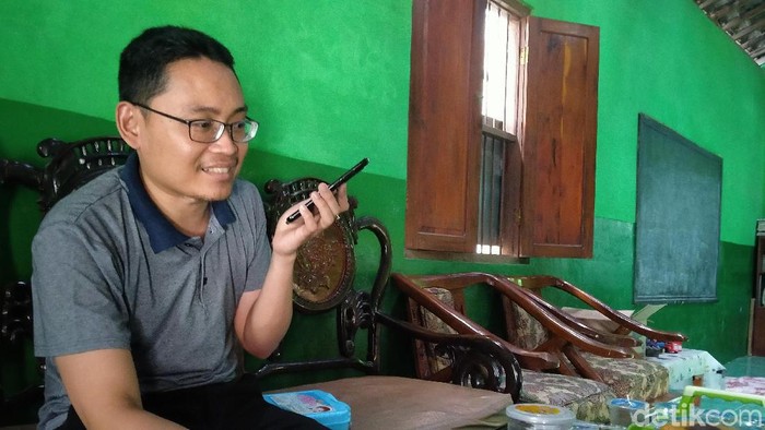 Ahmad Syaifudin Zuhri, suami mahasiswi asal Klaten yang masih tertahan di Wuhan China, Senin (27/1/2020).