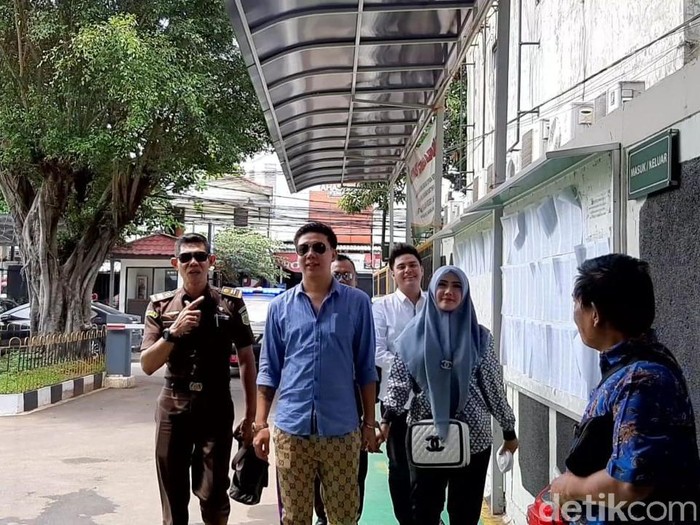 Pablo benua dan Rey Utami Pasangan artis
