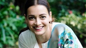 Dia Mirza punya kecantikan lembut yang bikin siapa pun gampang jatuh hati. Dari dunia pageant hingga layar lebar, pesonanya konsisten memukau. Dia menunjukkan bahwa kecantikan dan kedewasaan bisa berjalan beriringan. Foto: Instagram @diamirzaofficial