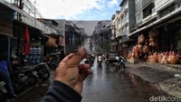 Karena poin yang paling penting adalah Pemprov DKI harus berani ambil tindakan mensterilkan pemukiman bantaran sungai dan melakukan pembebasan lahan mulai dari sekarang.