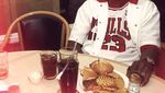 Ini Kenangan Manis Mendiang Kobe Bryant Saat Makan Bersama Keluarga