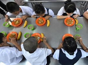 Pemerintah Malaysia Punya Program Makan Gratis untuk Pelajar Miskin di Sekolah