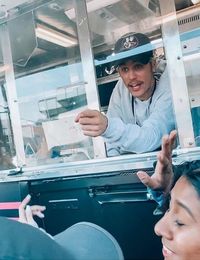 Rilis Lagu 'Yummy', Justin Bieber Bikin Taco di Food Truck Miliknya
