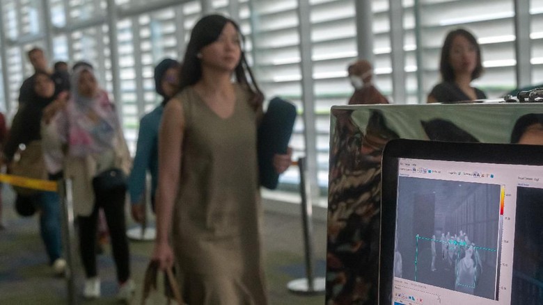 Mencegah Virus Corona Masuk ke Indonesia Wabah virus corona telah memakan 80 orang korban tewas. Indonesia mengantisipasi masuknya virus corona dengan pemeriksaan penumpang di sejumlah bandara.