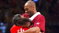 Legenda NBA, Kobe Bryant meninggal dunia. Pebasket berusia 41 tahun itu meninggal dalam kecelakaan helikopter yang ditumpanginya (AP Photo)