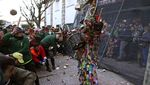Potret Festival Unik, Hewan Buas Jalan-Jalan & Lempar Lobak