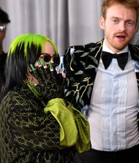 Billie Eilish Pakai Masker di Grammy Awards, Takut Kena Virus Corona?