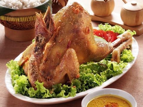 Jokowi makan ayam ingkung