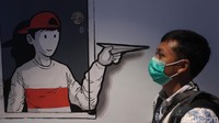Sejumlah warga terlihat mengenakan masker saat berada di Terminal 3 Bandara Soekarno Hatta, Senin (27/1/2020).