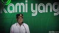 Menurutnya hal tersebut adalah permintaan Presiden Joko Widodo. Untuk itu dia meminta Grab bisa menambah lebih banyak kendaraan listriknya. Kalau sekarang baru 20 unit, Budi Karya meminta ada 100 unit di tahun 2022. Sebagai informasi, Grab sendiri bekerja sama dengan pabrikan otomotif Korea, Hyundai dalam pengadaan mobil listrik. Mobil yang digunakan adalah Ioniq Electric.