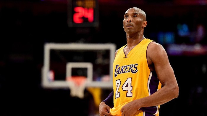 LOS ANGELES, CA - APRIL 13:  Kobe Bryant #24 of the Los Angeles Lakers reacts while taking on the Utah Jazz at Staples Center on April 13, 2016 in Los Angeles, California. NOTE TO USER: User expressly acknowledges and agrees that, by downloading and or using this photograph, User is consenting to the terms and conditions of the Getty Images License Agreement.  (Photo by Harry How/Getty Images)