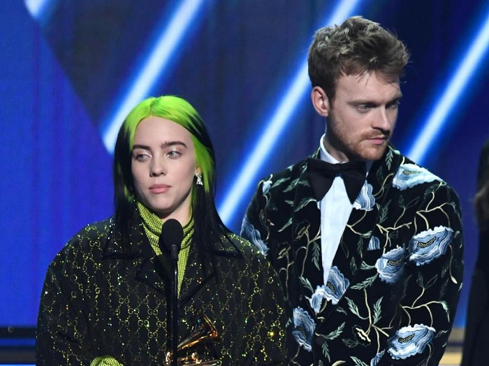 LOS ANGELES, CALIFORNIA - JANUARY 26: (L-R) Billie Eilish and Finneas OConnell accept the Song of the Year award for Bad Guy onstage during the 62nd Annual GRAMMY Awards at STAPLES Center on January 26, 2020 in Los Angeles, California. (Photo by Kevin Winter/Getty Images for The Recording Academy )