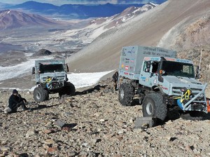 Unimog Ini Pecahkan Rekor Pijak Bumi Tertinggi