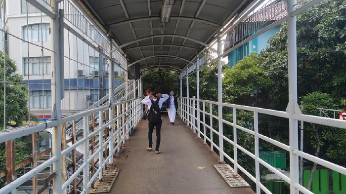 Halte Olimo, lokasi wanita disilet