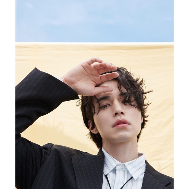 I-Magazine Fashion Face Awards kembali dirilis di tahun kelimanya. Daftar ini pun lebih menekankan penilaian yang didasarkan pada juri-juri di industri hiburan dan software Adobe. Tahun ini aktor Korea, Lee Dong Wook terpilih jadi yang paling tampan. Ia dinilai punya kesan sophisticated dan misterius di saat bersamaan.Foto: Instagram @leedongwook_official