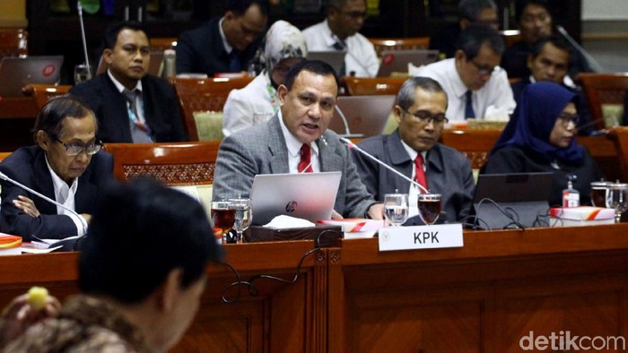 Komisi III DPR gelar rapat dengar pendapat (RDP) bersama Dewas dan pimpinan KPK. RDP bersama ini membahas rencana kerja lembaga antirasuah itu.