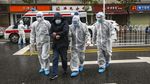 Tim Medis Bahu Membahu Evakuasi Korban Virus Corona di Wuhan